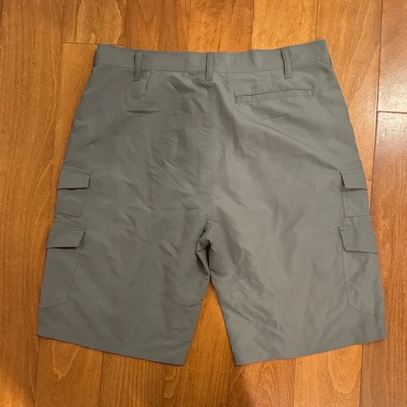 Denali Men's Cargo Shorts in Green - Picture 3 of 3